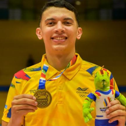 noticias_voleibolista-itagiseo-en-lo-ms-alto-del-podio-en-los-juegos-bolivarianos-valledupar-2022